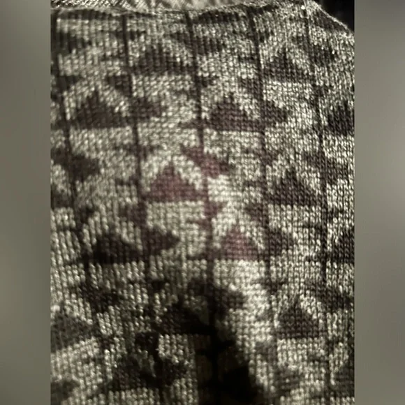 Michael Kor's MK Patterned Black And Grey Scarf - Picture 5 of 9